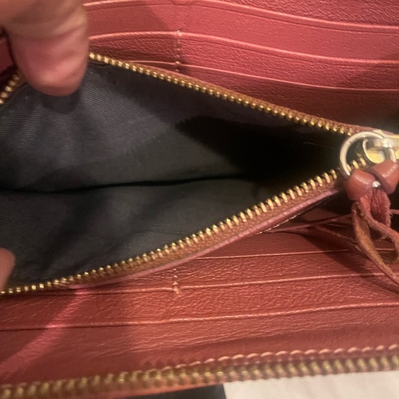 GUC Chloe signature bow zippy wallet - Picture 6 of 10